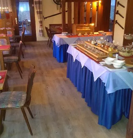 Zur Schmiede Отель Альтенау