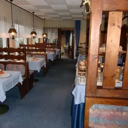 Zur Schmiede 3* אלטנאו