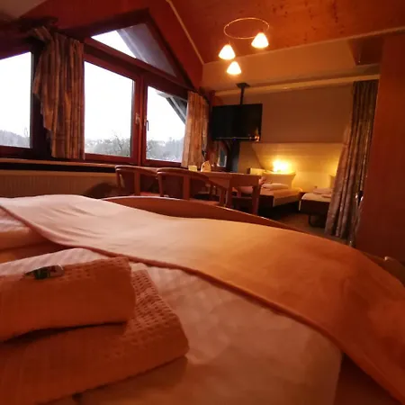 Zur Schmiede מלון