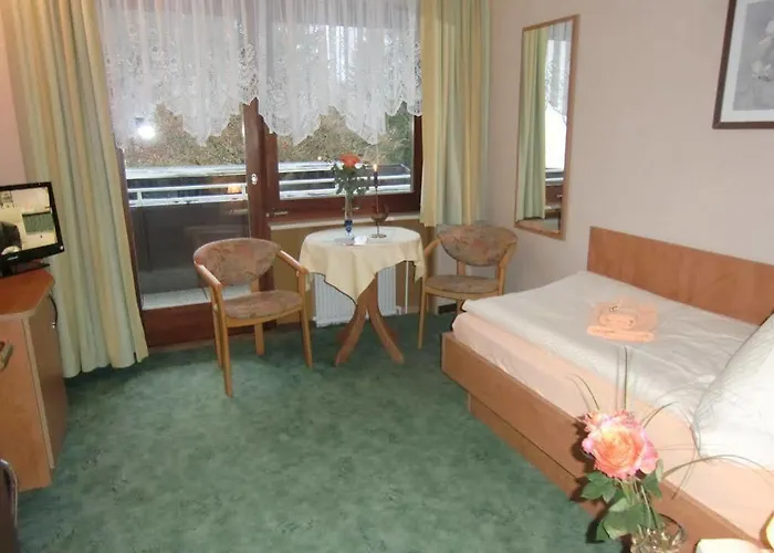Zur Schmiede 3*